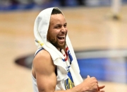 球场上发生的戏剧性瞬间让人震撼