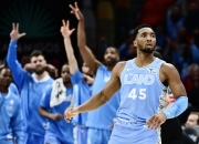 米切尔复出首战，约基奇状态火爆，复出首战轰40分成为焦点！