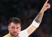 东契奇狂砍米切尔分，掘金迎来新赛季高光！