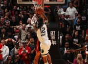 猛龙惊艳全场，关键时刻神级表现助攻爆棚，字母哥逆转取胜！