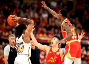  广厦男篮首回合惊险俄克拉荷马城雷霆，C罗砍下20记关键球，全场沸腾