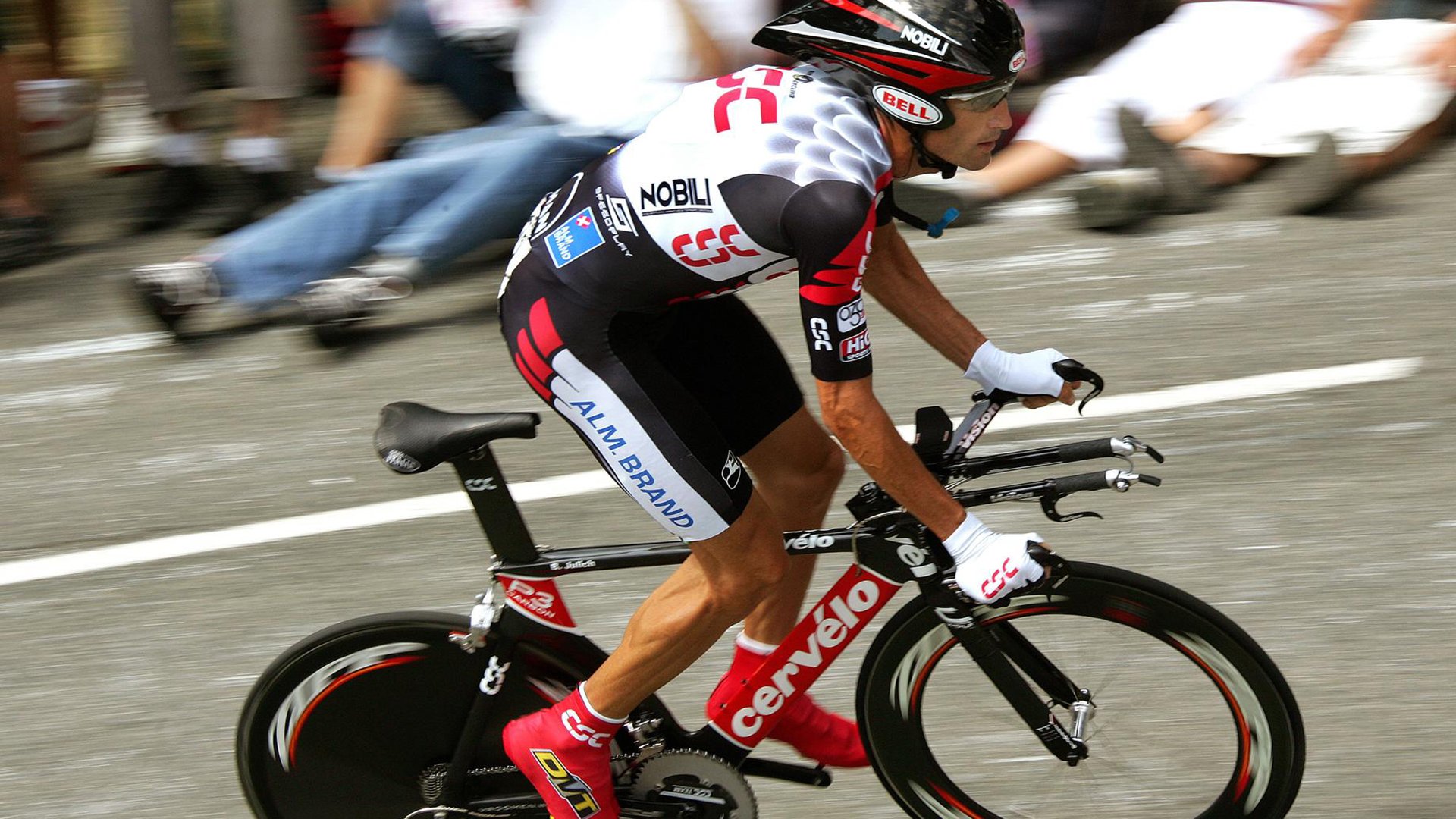  广厦男篮首回合惊险俄克拉荷马城雷霆，C罗砍下20记关键球，全场沸腾